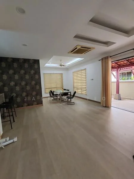 Living features: light wood flooring, white painted walls, feature wall with floral pattern, tray ceiling with recessed lighting, ceiling fan, large windows with horizontal blinds, dining table with black chairs, open layout, sliding glass door leading to outdoor area; style: modern; view: garden.