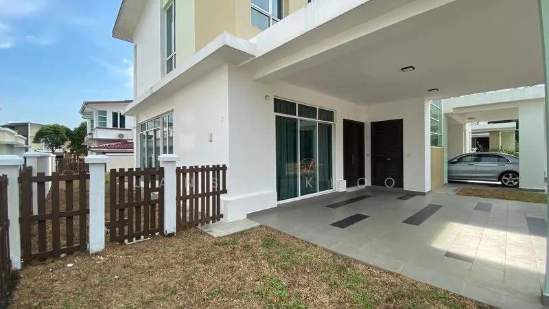 Exterior type: detached bungalow; features: white painted facade, flat roof, manicured lawn, paved walkway, covered porch area, large windows, double main entrance doors, fenced yard, driveway, surrounded by greenery; style: modern.