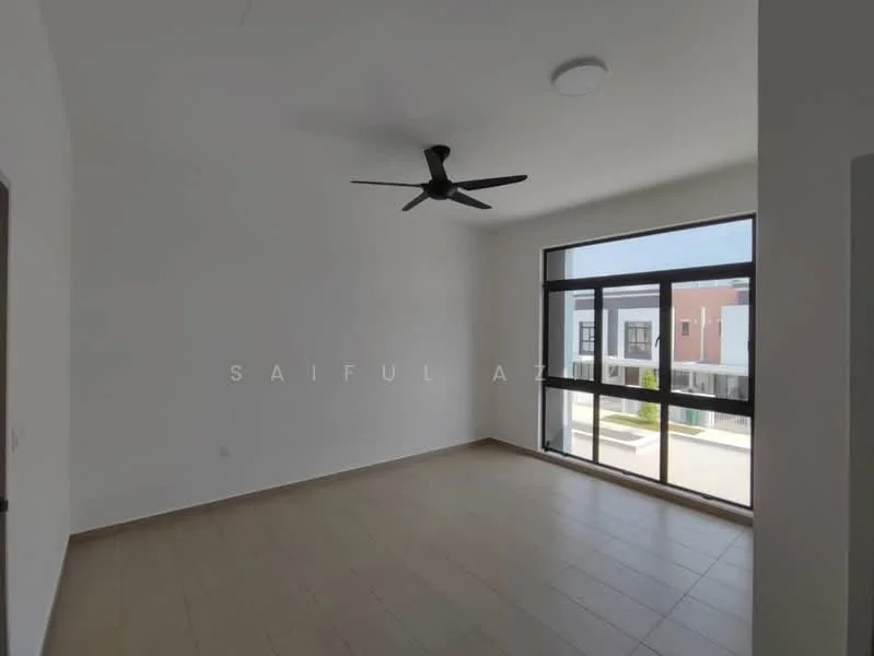 Living features: white painted walls, wooden flooring, 5-blade ceiling fan, large floor-to-ceiling windows, natural light, neutral color scheme, no visible furniture, open layout; style: modern; view: garden.