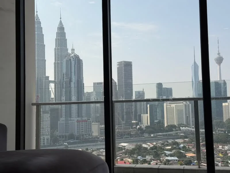 Room style: modern; view: city.