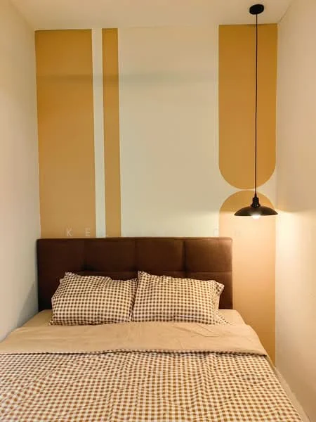 Bedroom features: king-size bed, upholstered headboard in brown, checkered bedding in beige and brown, decorative wall with geometric patterns in beige and cream, pendant light fixture, white painted walls; style: modern.