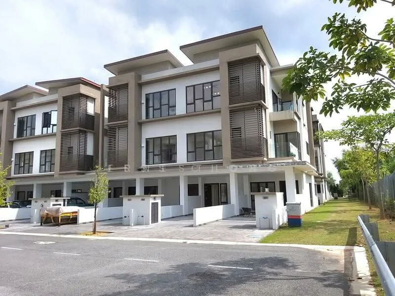 Exterior type: linked terrace house; features: white painted facade, horizontal wooden slats on upper floors, flat roof, 2-storey building, manicured lawn, paved driveway, parking spaces visible, surrounded by greenery; style: modern.