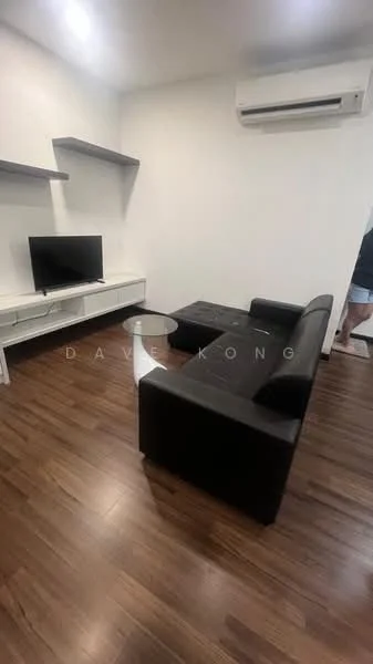 Living features: black leather sofa, coffee table, wall-mounted TV, white TV console, floating shelves, wood laminate flooring, wall-mounted split AC, white painted walls, recessed lighting; style: modern.