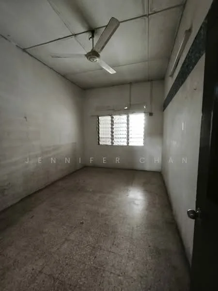 Single Storey Terrace Taman Gembira Klang, Klang — view 2 of 5 — for Rent