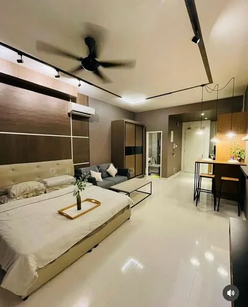 Room features: queen-size bed with beige bedding, upholstered headboard, 2 bedside tables, 3-seater fabric sofa in grey, coffee table, ceiling fan with light, recessed downlights, wooden accent wall, white painted walls, laminate flooring, kitchenette with wooden cabinetry, bar counter with 2 stools, glass partition to bathroom, built-in wardrobe; style: modern.