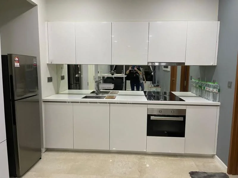 Kitchen features: white glossy cabinetry, stainless-steel fridge, built-in oven, 4-zone induction hob, single-bowl stainless-steel sink, chrome pull-down faucet, white countertop, mirrored backsplash, recessed downlights, cream marble tile flooring; style: modern.