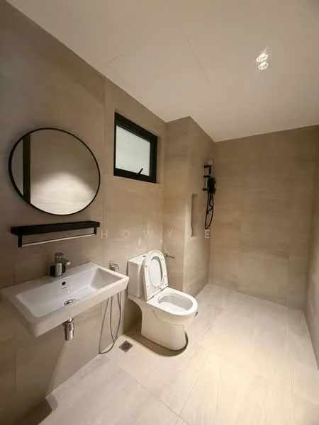 Bathroom features: wall-mounted sink, round mirror, one-piece toilet, shower with wall-mounted faucet, tile cladding on walls, light-colored tile flooring, window for natural light, shelf above sink; style: modern.