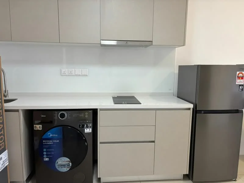 Kitchen features: light grey cabinetry, white quartz countertop, built-in oven, stainless-steel range hood, black front-load washing machine, stainless-steel fridge, ceramic tile flooring, glass backsplash, single-bowl stainless-steel sink, chrome pull-down faucet, three electrical outlets; style: modern.