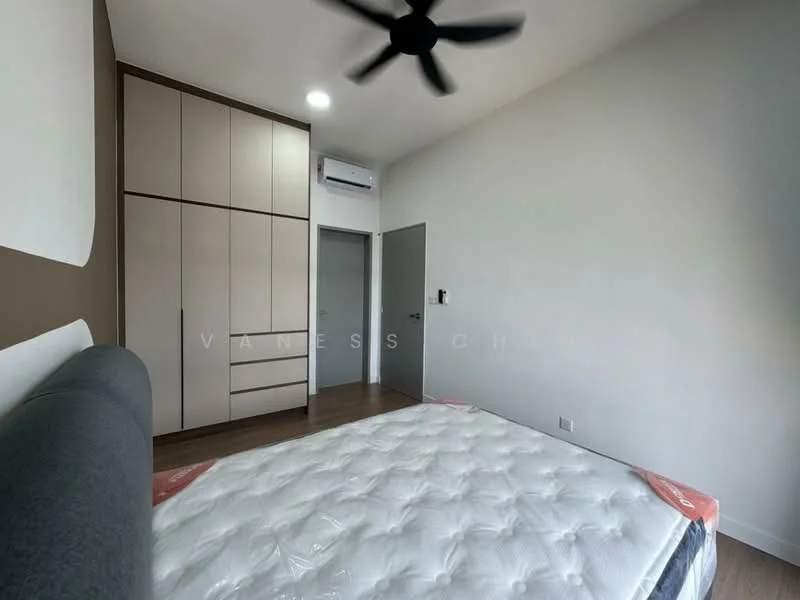 Bedroom features: queen-size bed, upholstered headboard, built-in wardrobe with sliding doors, wooden flooring, 5-blade ceiling fan, wall-mounted split AC, neutral wall colour, window with natural light, door leading to hallway; style: modern.
