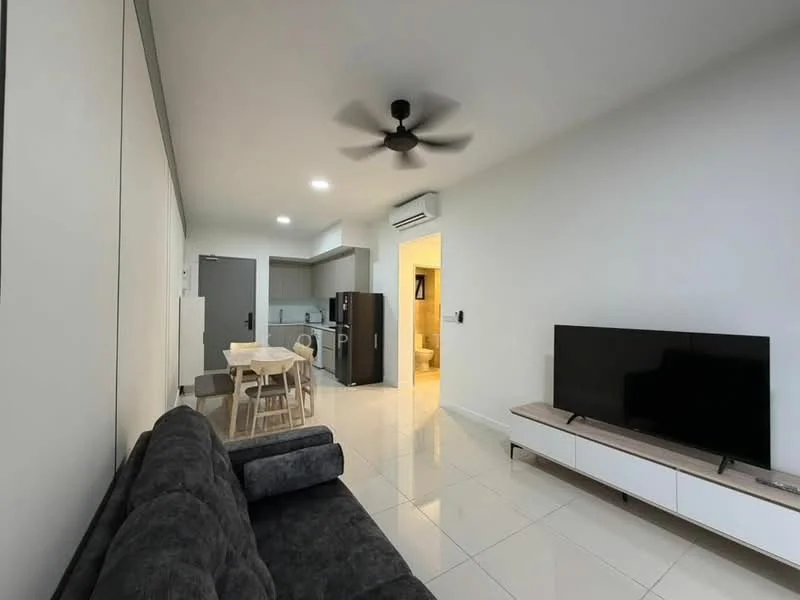 Living features: 3-seater fabric sofa in grey, wall-mounted TV, TV console in white, ceiling fan, recessed lighting, white painted walls, glossy tile flooring, open-plan layout to kitchen, large windows, air conditioning unit; style: modern. Kitchen features: stainless-steel fridge, built-in oven, 4-burner gas hob, kitchen cabinets in white, countertop in light color, sink, washing machine, dining table with chairs; style: modern.