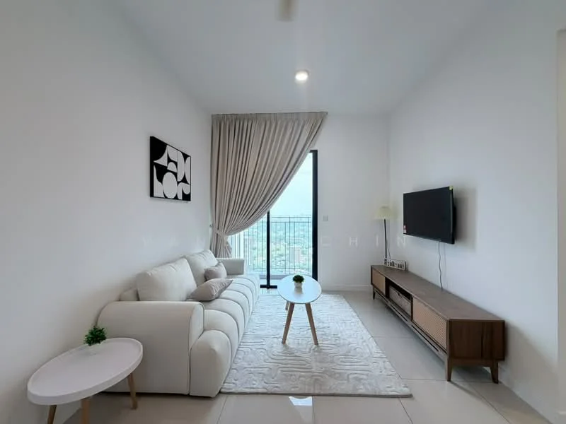 Living features: 3-seater fabric sofa in white, coffee table with wooden legs, TV console in wood, wall-mounted TV, area rug with geometric pattern, floor-to-ceiling windows, curtains in light fabric, light-colored walls, recessed downlights, ceiling fan; style: modern; view: city.