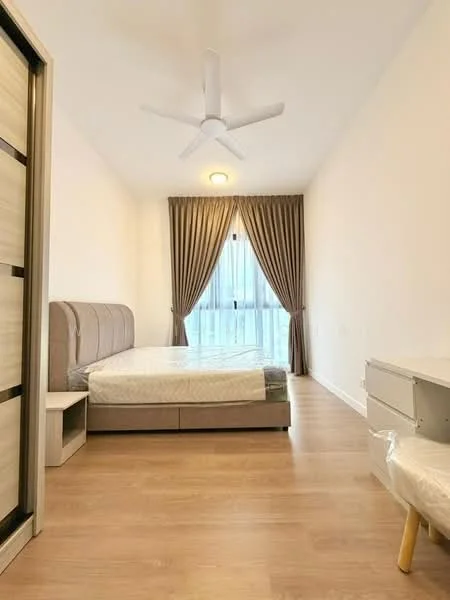 Bedroom features: queen-size bed, upholstered headboard, wooden flooring, 5-blade ceiling fan, floor-to-ceiling windows, sheer curtains, dark brown curtains, nightstand, built-in wardrobe; style: modern.