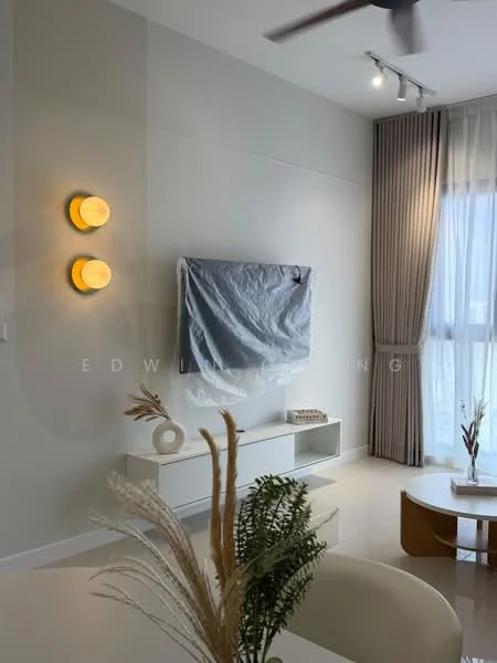 Living features: light grey painted walls, white ceiling, recessed downlights, 5-blade ceiling fan, wall-mounted TV, TV console in white, decorative vase on console, potted plant on coffee table, curtains in light fabric, large window with natural light, area rug on floor, coffee table in wood, decorative elements on table; style: modern; view: city.