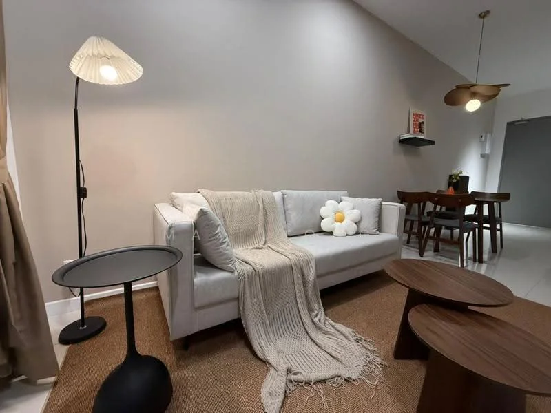 Living features: 3-seater fabric sofa in white, decorative throw blanket, floor lamp with white shade, wooden coffee table, wooden side table, area rug in natural fiber, wall-mounted shelf, framed artwork on wall, dining table with chairs in background; style: modern.