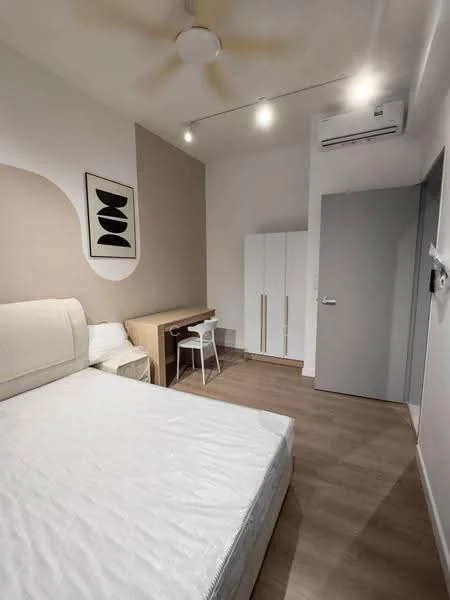 Bedroom features: queen-size bed, upholstered headboard, wooden flooring, 5-blade ceiling fan, recessed LED downlights, white painted walls, accent wall in beige, built-in wardrobe, study desk, white chair, air conditioning unit; style: modern.