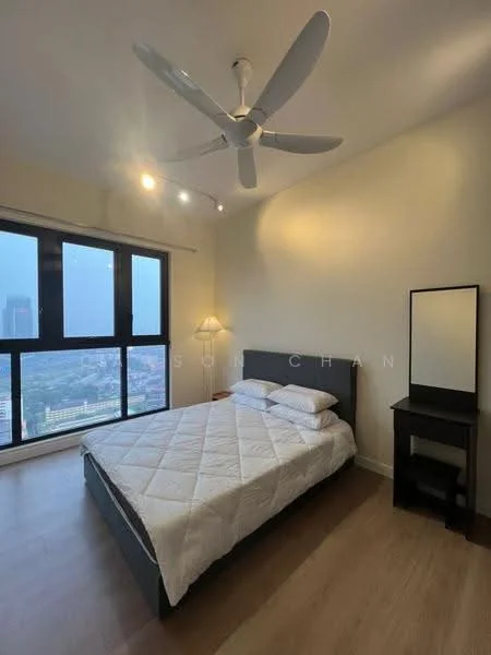 Bedroom features: queen-size bed with white bedding, 5-blade ceiling fan with light, floor-to-ceiling windows, wooden flooring, table lamp, black bedside table, mirror, neutral wall color; style: modern; view: city.