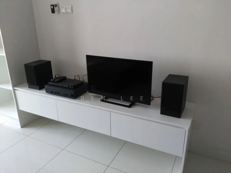 Living features: white wall, glossy white tile flooring, TV console with drawers, flat-screen TV, two black speakers, audio receiver, open shelving, minimalist design; style: modern.