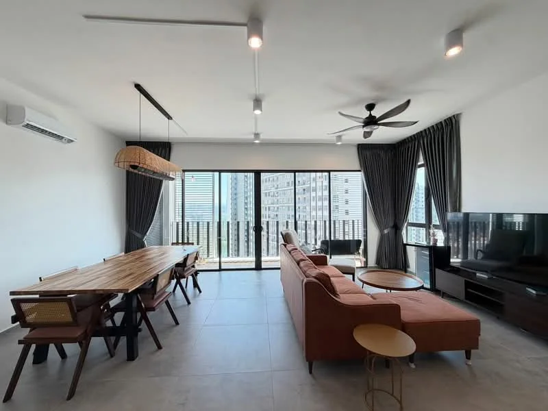 Living features: 3-seater fabric sofa in orange, coffee table, TV console, wall-mounted TV, 5-blade ceiling fan, recessed downlights, floor-to-ceiling windows, sliding glass door, curtains, area rug, dining table with 8 chairs, open layout; style: modern; view: city.