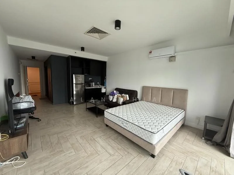 Living features: queen-size bed, upholstered headboard, wooden bedside table, wall-mounted TV, sofa, refrigerator, built-in kitchen cabinets, open shelving, air conditioning unit, laminate flooring, white painted walls, large window with curtain; style: modern.