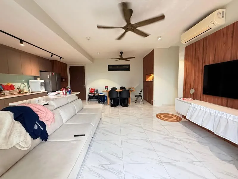 Living features: 5-blade ceiling fan, wall-mounted TV, light-coloured sofa, marble tile flooring, wood accent wall, recessed lighting, open layout, decorative area rug, dining table with chairs, kitchen area with cabinets, kitchen appliances visible; style: modern.