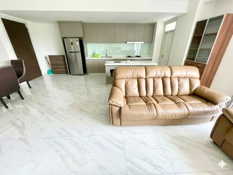 Living features: 3-seater leather sofa in beige, marble tile flooring, open-plan layout with kitchen, floor-to-ceiling windows, refrigerator, kitchen island, light-colored cabinetry, dining table, decorative shelving unit; style: modern.