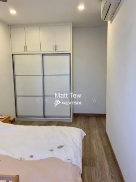 Bedroom features: queen-size bed, white bedding, built-in wardrobe with sliding doors, wooden flooring, wall-mounted air conditioning unit, recessed downlights, neutral wall color, window with natural light; style: modern.