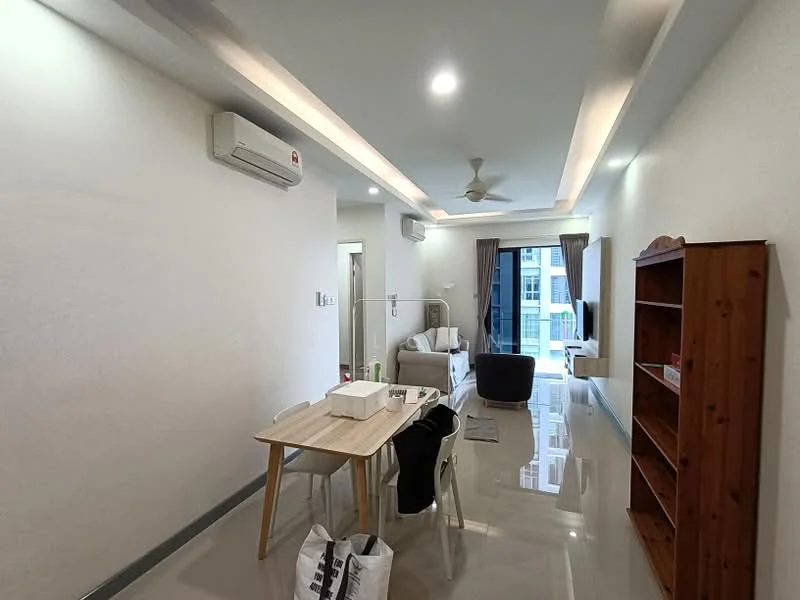 Living features: light grey walls, polished tile flooring, recessed ceiling lights, 5-blade ceiling fan, wall-mounted TV, sofa, coffee table, dining table with chairs, bookshelf, floor-to-ceiling windows with curtains, air conditioning unit; style: modern; view: garden.
