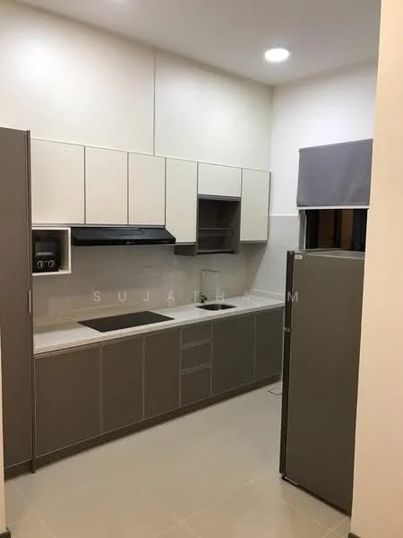 Kitchen features: light grey cabinetry, white upper cabinets, stainless-steel fridge, built-in oven, 4-burner gas hob, stainless-steel range hood, single-bowl stainless-steel sink, chrome pull-down faucet, white countertop, tile backsplash, recessed downlights, grey roller blinds; style: modern.