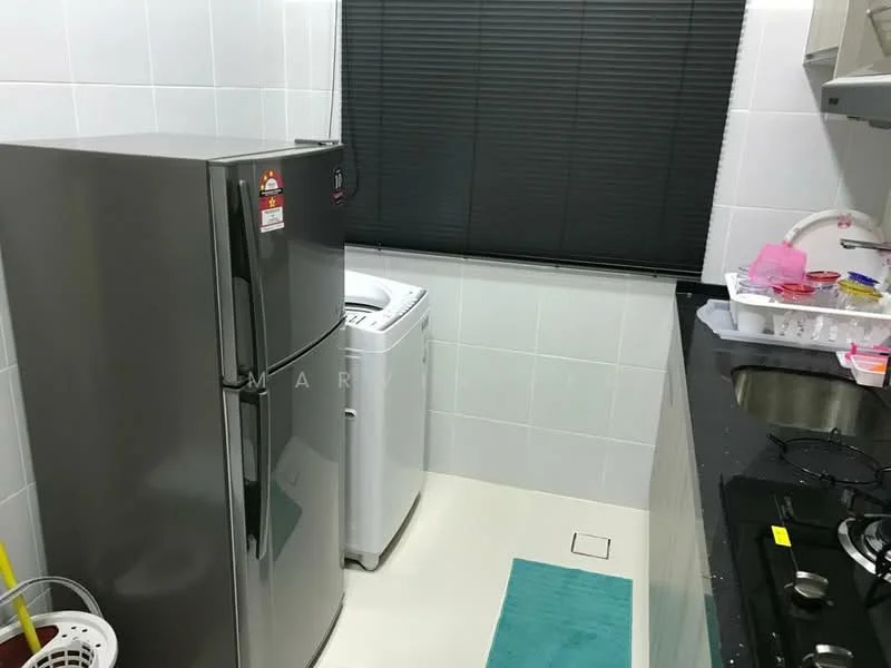 Kitchen features: stainless-steel fridge, top-load washing machine, black granite countertop, single-bowl stainless-steel sink, chrome pull-down faucet, white tiled walls, white tiled flooring, black roller blinds, blue bath mat; style: modern.