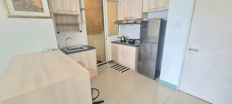 Kitchen features: single-bowl stainless-steel sink, chrome pull-down faucet, grey laminate countertop, white shaker cabinets, built-in gas stove, stainless-steel fridge, tile backsplash, wall-mounted shelves, floor tiles, window with blinds, bar stool, kitchen island, open layout; style: modern.