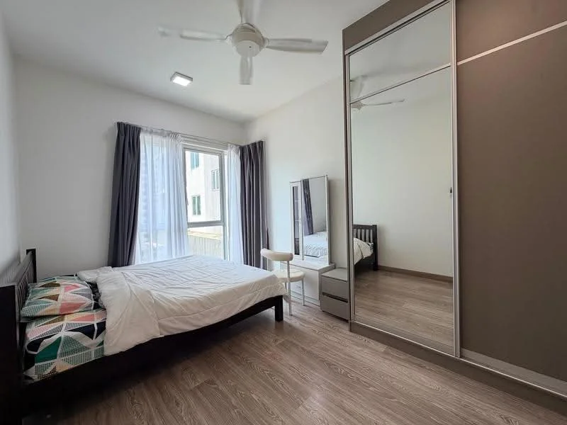 Bedroom features: queen-size bed with white bedding, upholstered headboard, 2 bedside tables, floor-to-ceiling mirror wardrobe, wooden flooring, ceiling fan, curtains on window, natural light from window; style: modern; view: courtyard.