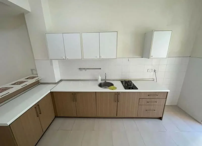 Kitchen features: white laminate countertop, wood cabinetry with light brown finish, stainless-steel sink, chrome faucet, 4-burner gas hob, white tiled backsplash, under-cabinet lighting, wall-mounted cabinets, floor tiles in light color; style: modern.