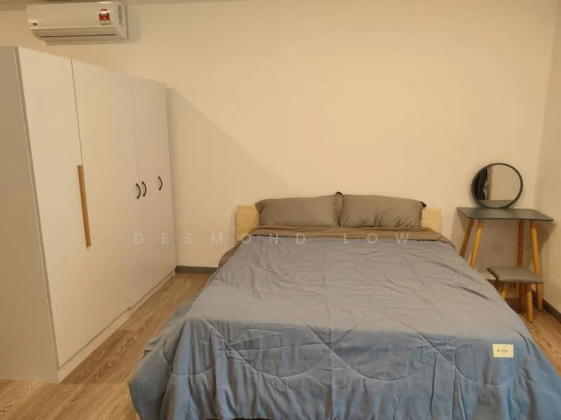 Bedroom features: king-size bed with grey bedding, wooden headboard, white built-in wardrobe with two doors, round mirror on a wooden stand, wooden side table, laminate flooring, wall-mounted split AC, neutral painted walls; style: modern.