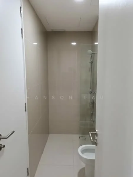 Bathroom features: white tiled walls, cream tiled flooring, glass shower enclosure, rain shower head, handheld shower, chrome basin mixer, one-piece toilet, wall-mounted mirror, recessed lighting; style: modern.
