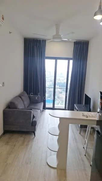 Living features: grey fabric 3-seater sofa, floor-to-ceiling windows, city view, light wood laminate flooring, ceiling fan, recessed downlights, TV console, wall-mounted TV, curtains, bar counter with stools; style: modern.