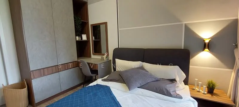 Bedroom features: queen-size bed with grey upholstered headboard, white bedding with decorative pillows, wooden bedside table, table lamp with warm light, built-in wardrobe with grey paneling, study desk with chair, mirror on the wall, decorative plant on the desk, woven basket, grey accent wall, light-colored flooring; style: modern.