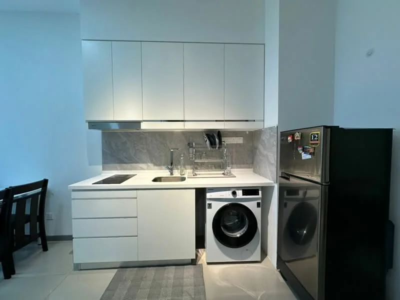 Kitchen features: white cabinetry, marble backsplash, stainless-steel sink, chrome pull-down faucet, built-in stove, built-in oven, front-load washing machine, stainless-steel fridge, grey rug, countertop with storage, open shelving; style: modern.
