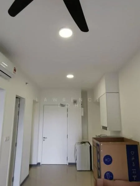 Room features: white painted walls, polished tile flooring, recessed LED downlights, 5-blade ceiling fan, wall-mounted split AC, door with handle, laundry machine, cardboard boxes.