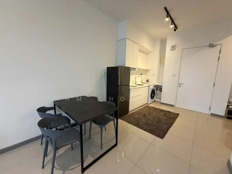 Kitchen features: white cabinetry, black countertop, stainless-steel fridge, built-in oven, freestanding washing machine, 4-burner gas hob, single-bowl stainless-steel sink, chrome pull-down faucet, tile backsplash, recessed LED downlights, grey area rug, dining table with 4 chairs, cream painted walls, glossy tile flooring; style: modern.