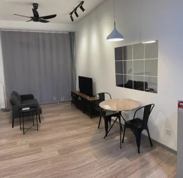 Living features: 5-blade ceiling fan, recessed LED downlights, grey curtains, wall-mounted TV, black TV console, 2-seater fabric sofa in grey, round wooden dining table, 2 black metal dining chairs, wooden flooring, mirror with square tiles, side table; style: modern.