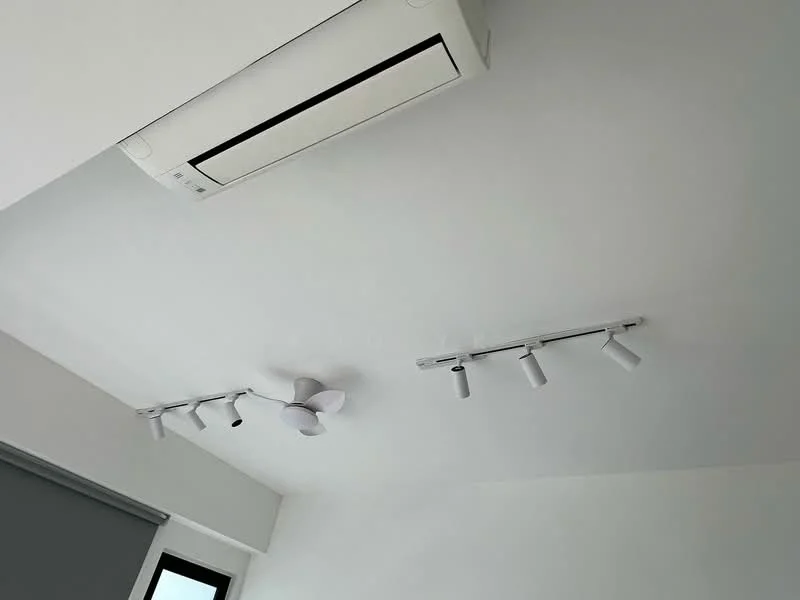 Room features: ceiling-mounted air conditioning unit, track lighting with multiple adjustable spotlights, recessed ceiling, white painted ceiling; style: modern.