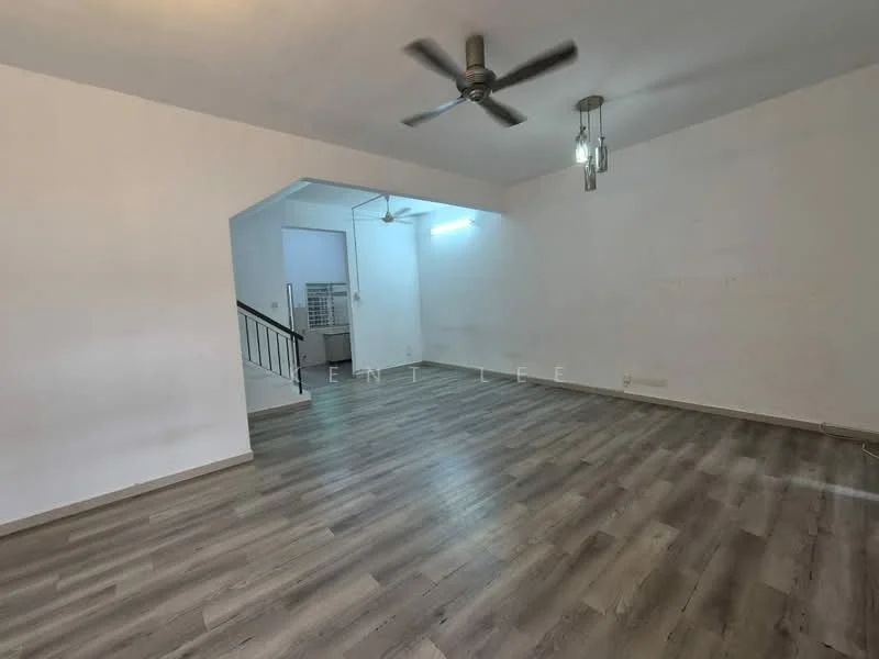 Living features: laminate flooring, white painted walls, ceiling fan, recessed downlights, open layout, staircase leading to upper floor, large wall space for furniture, natural light from windows; style: modern.