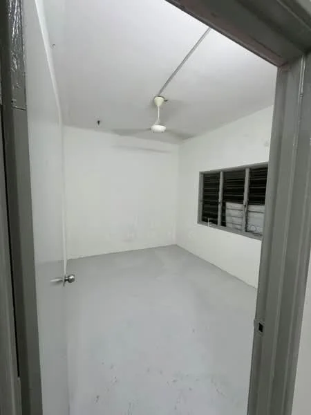 Room features: white painted walls, grey concrete flooring, ceiling fan, sliding windows, door, light fixture; style: minimalist.