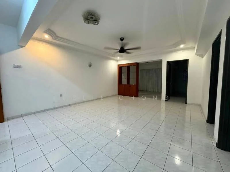 Living features: white painted walls, tile flooring, tray ceiling, recessed downlights, 5-blade ceiling fan, large windows, sliding glass door, open layout; style: modern.