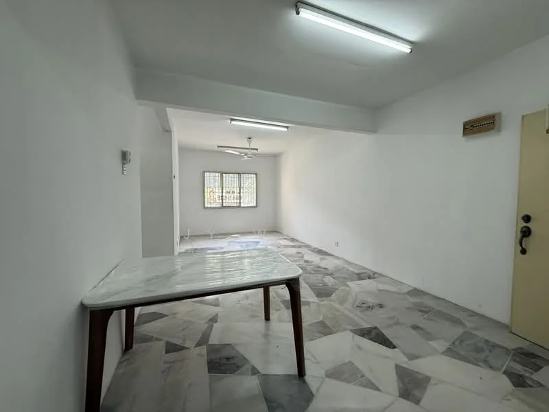 Room features: white painted walls, marble flooring, ceiling with fluorescent lights, 1 ceiling fan, window with grille, dining table with marble top and wooden legs; style: minimalist.