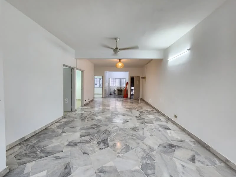Room features: marble flooring, white painted walls, ceiling fan, recessed lighting, large windows, open layout, neutral color scheme, high ceiling; style: modern.