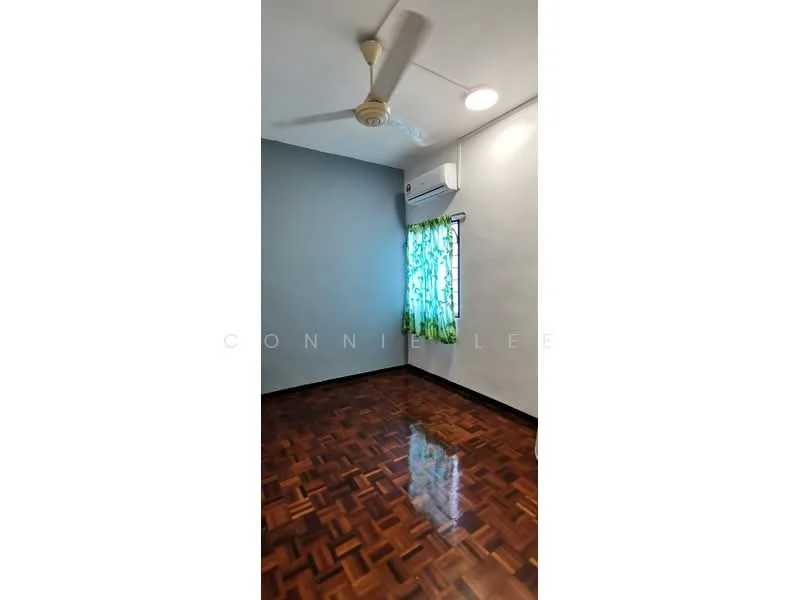 Room features: wooden flooring, grey painted walls, 5-blade ceiling fan, wall-mounted split AC, window with green patterned curtains, recessed ceiling lights.
