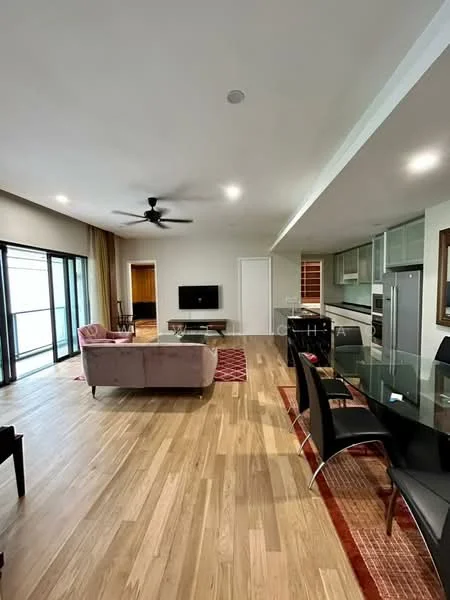 Living features: 3-seater fabric sofa in light pink, coffee table, wall-mounted TV, area rug with geometric pattern, 5-blade ceiling fan with light, floor-to-ceiling windows, wooden flooring, dining table with black chairs, open-plan layout, recessed downlights; style: modern. Kitchen features: stainless-steel fridge, built-in oven, freestanding range oven, microwave, kitchen island, grey cabinetry, white countertops, tile backsplash; style: modern.