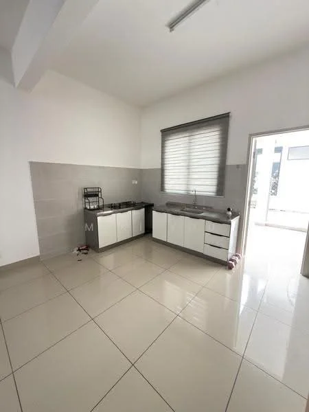Kitchen features: white cabinetry, grey tiled backsplash, single-bowl stainless-steel sink, chrome pull-down faucet, 4-burner gas hob, built-in oven, countertop with storage drawers, sliding glass door, large window with blinds, ceramic tile flooring, recessed ceiling lights; style: modern; view: garden.