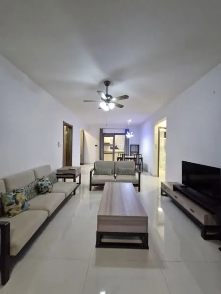 Living features: 3-seater fabric sofa in beige, 2-seater fabric sofa in beige, wooden coffee table, TV console, wall-mounted TV, ceiling fan with 5 blades, recessed downlights, white painted walls, glossy tile flooring, decorative cushions, open layout to dining area; style: modern.